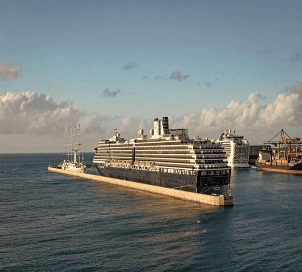 bridgetown-barbados-december-12-2015-oosterdam-cruise-ship-liner-corner-view_474717-173285